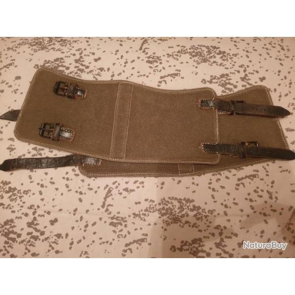 Paire de gutres WH Allemande WW2 en reproduction verte et cuir noir , boucle noire  A11