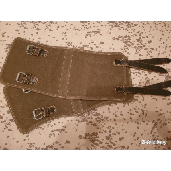 Paire de gutres WH Allemande WW2 en reproduction verte et cuir noir , boucle grise  A31