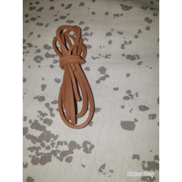 1  lacet cuir pour tui de colt ou couteau US   A11