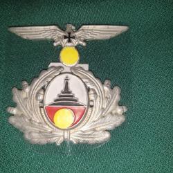 Paire dinsignes métalliques casquette Allemande ww2 en reproduction  A121