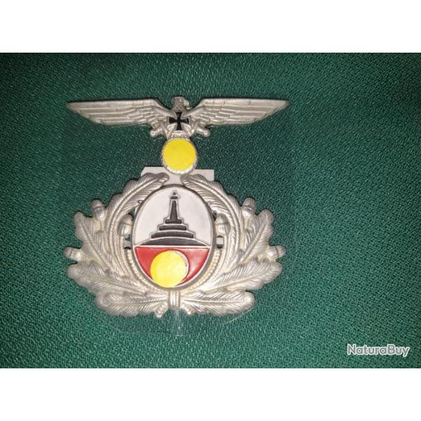 Paire dinsignes mtalliques casquette Allemande ww2 en reproduction  A121