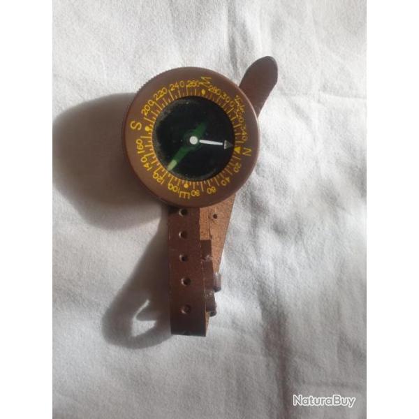Boussole de poigne avec bracelet US WW2 en reproduction  A121