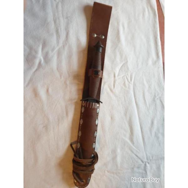 1 Dague V42 utilise par les commandos   en reproduction  A121