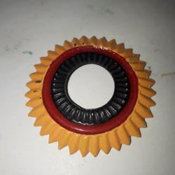 cocarde de casque à pointe jaune / rouge / noir A121