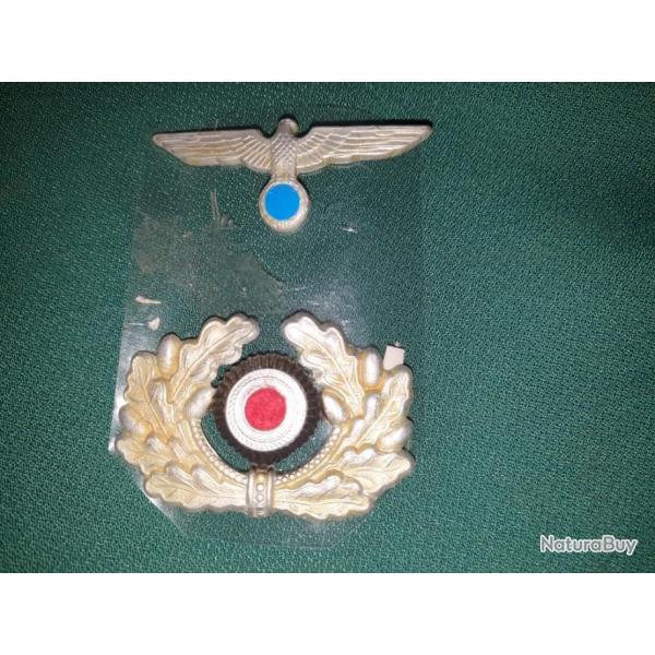 Paire dinsignes mtalliques casquette Allemande ww2 en reproduction  A12.31