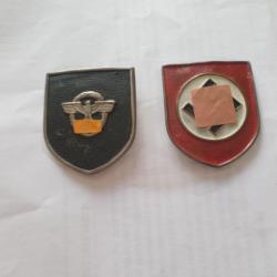 Paire d'insignes métalliques casque tropical Allemand ww2 en reproduction  A12.41
