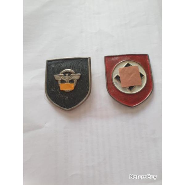 Paire d'insignes mtalliques casque tropical Allemand ww2 en reproduction  A12.41