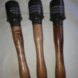 Reproduction de grenades a manche en bois A121