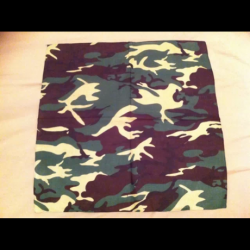 Foulard , fichu en tissu camouflé 100% coton 55 X 55 cm  beaucoup en stock  P11
