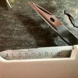 Couteau Suisse Franc Maçon Victorinox Avec Les Symboles De La Franc Maçonnerie authentique pliant