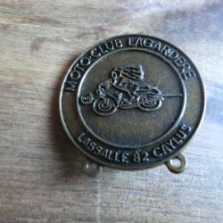 insigne métal ""moto club la gardere lassalle 82 caylus """/ 63 ambert
