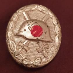 Badge blessé argent  P1231