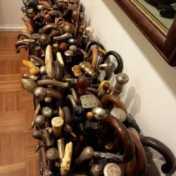Collection de 200 Cannes anciennes.