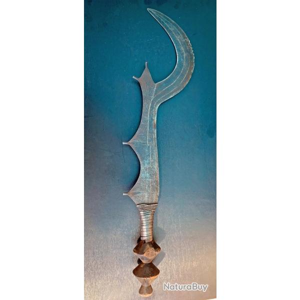 ANCIEN COUTEAU D'EXECUTION AFRICAIN ETHNIE NGOMBE / DOKO / MONGO, XIX SIECLE, RDCONGO