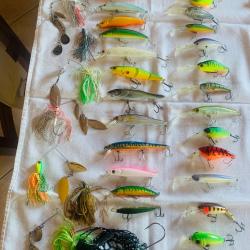 A saisir !!! Lot de 66 leurres (poisson nageur)