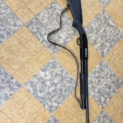 Fusil à pompe Mossberg Calibre 12 à canon rayé.