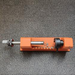 1 case trimmer lyman universel avec 9 pilotes du n 22 au n45 A + 2 supplémentaires n 23 et n 29
