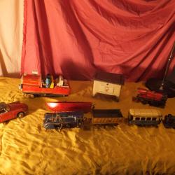LOT JOUETS ANCIENS trains, wagon. Camion. Voiture. Fourneau.......