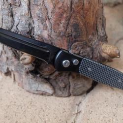 Couteau Automatique Tactical Urban Lame Acier 440C Manche Façon Fibre Carbone Button Lock Clip