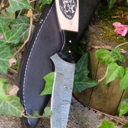 Couteau de Chasse Damas Lame 256 Couches Manche OS Scrimshaw Ours Bear Fabr Artisanale Etui Cuir 01