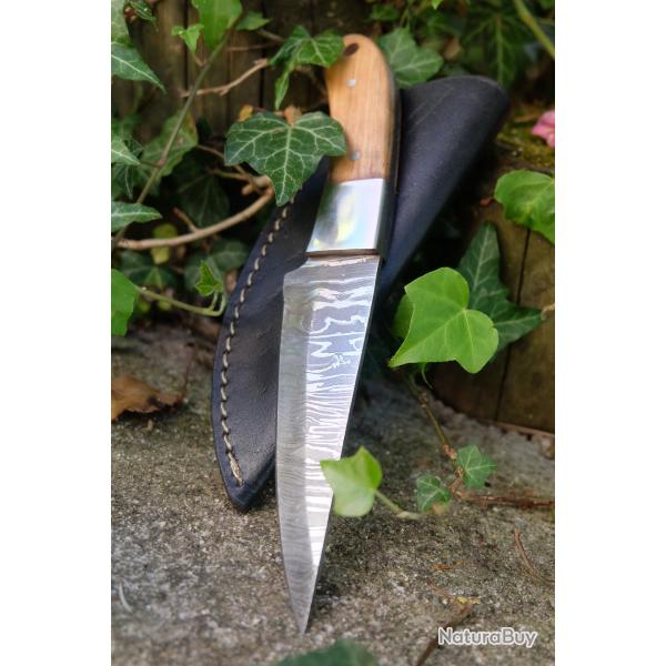 Skinner Couteau de Chasse Lame Acier Damas 256 Couches Manche Olivier Fabr Artisanale Etui Cuir 01
