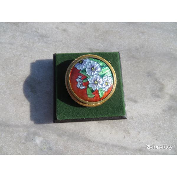 Broche circulaire, orn d'un mail sur cuivre  dcor de  fleurs, Sign "J.Brevers PARIS (Vers 1920)