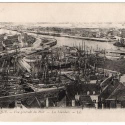 CPA- DUNKERQUE - Vue generale du Port - Les Islandais N°022