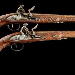 Importante paire de  pistolet a silex d'officier