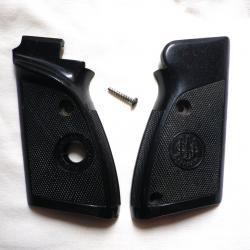 Une paire de plaquettes de crosse pistolet 22 Lr - BERETTA  modèle 76 / 74