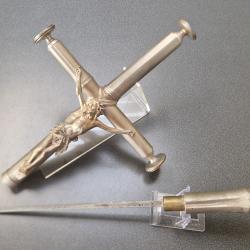 ANCIEN CRUCIFIX DAGUE