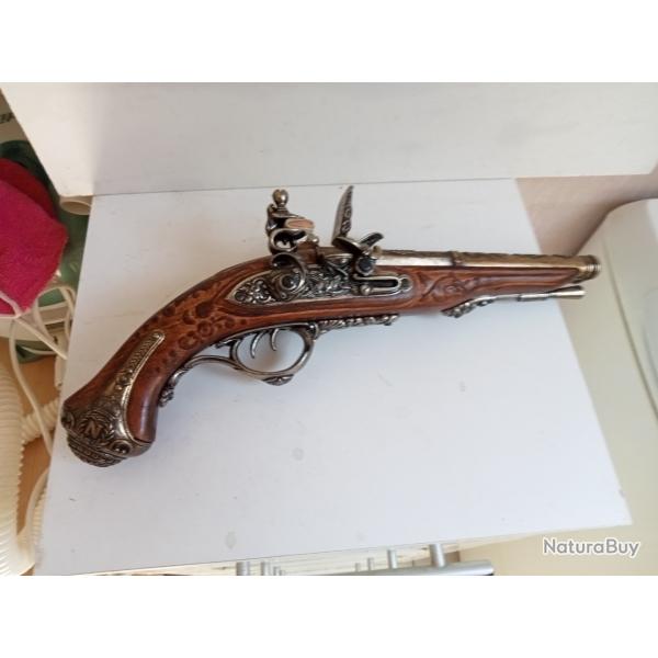 pistolet de dcoration en exellent tat longueur 39 cm largeur 8 cm hauteur 15 cm avec trpied