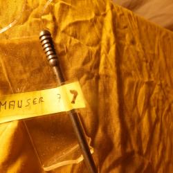 Baguette de fusil type Mauser   71,   ancienne.                                (1)