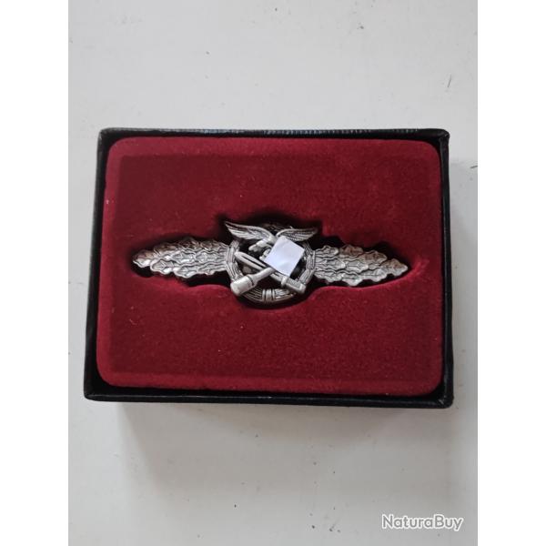 INSIGNE METAL DES COMBATS RAPPROCHS,WH,MODELE 2
