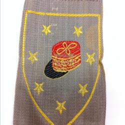Broderie en soie avec képi fond beige A251