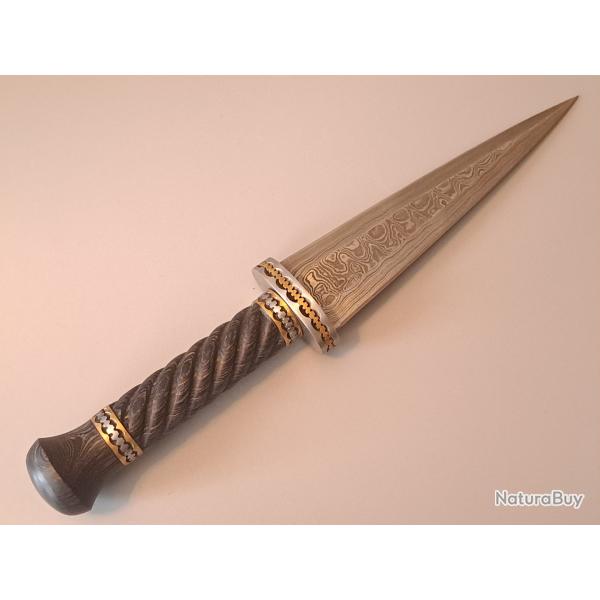 Belle dague moderne faon Sgian Dubh, forte lame damas  6 pans, fuse torsade, tui cuir