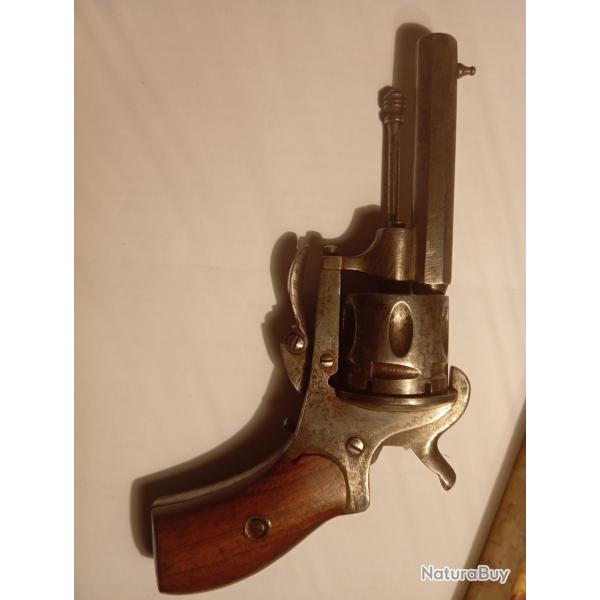Magnifique Revolver  broche en parfait tat calibre 7mm  broche