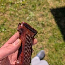 Vend poignée pistolet bakélite pour AK et akm belle patine