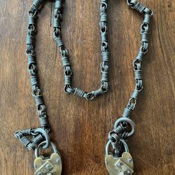 Menottes , Chaines de conduite, avec cadenas et clefs GENDARMERIE - D'origine - Fin 19ème