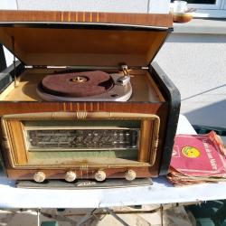 Magnifique poste fonctionnel marque VINIX avec disque superbe etat musée