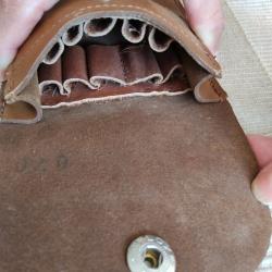 A SAISIR - Etui en cuir marron port à la ceinture pour le transport de 10 balles en TBE