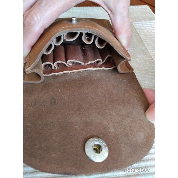 A SAISIR - Etui en cuir marron port  la ceinture pour le transport de 10 balles en TBE