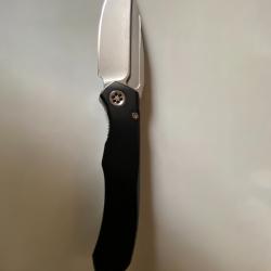 Couteau de la marque WE