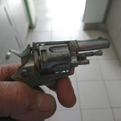 vends tres beau revolver bulldog en 320 PRIX EN BAISSE