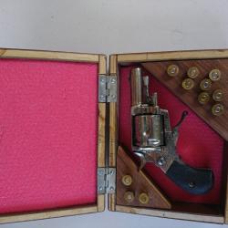 vends tres beau revolver bulldog de luxe en 320 PRIX EN BAISSE