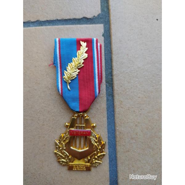 MEDAILLE CONFEDERATION MUSICAL DE FRANCE GRADE VETERAN COULEUR OR