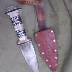 couteau  avec fourreau 15,5 cm