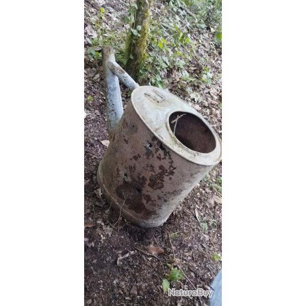 Arrosoir ancien anne 1950 cribl de 4 trous en calibre 36 d'un canon a poudre noire