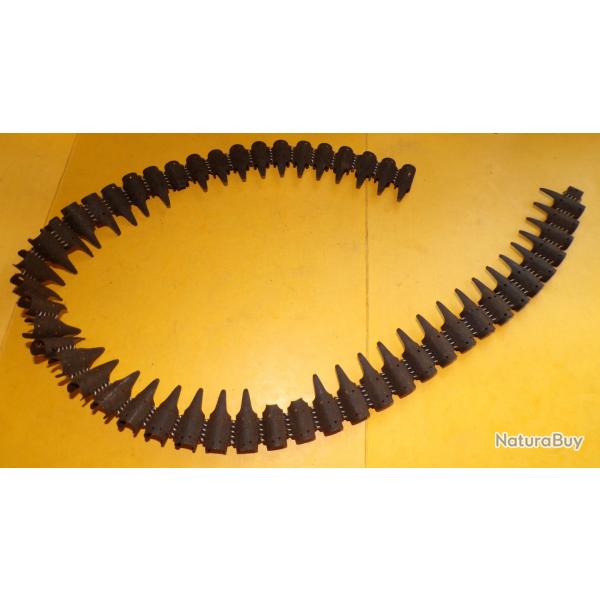 BANDE VIDE POUR 50 ETUIS POUR MG 42 ALLEMANDE , A NOTER 5 ETUIS SONT CASSES , POIDS TOTAL 165 GRAMME