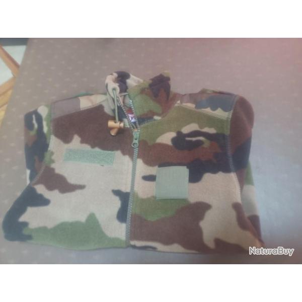 Polaire enfant 6 ans  en excellent tat