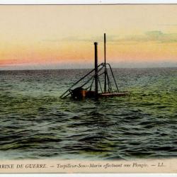 CPA -MARINE DE GUERRE - " Le Torpilleur-Sous-Marin effectuant une Plongée  N°262